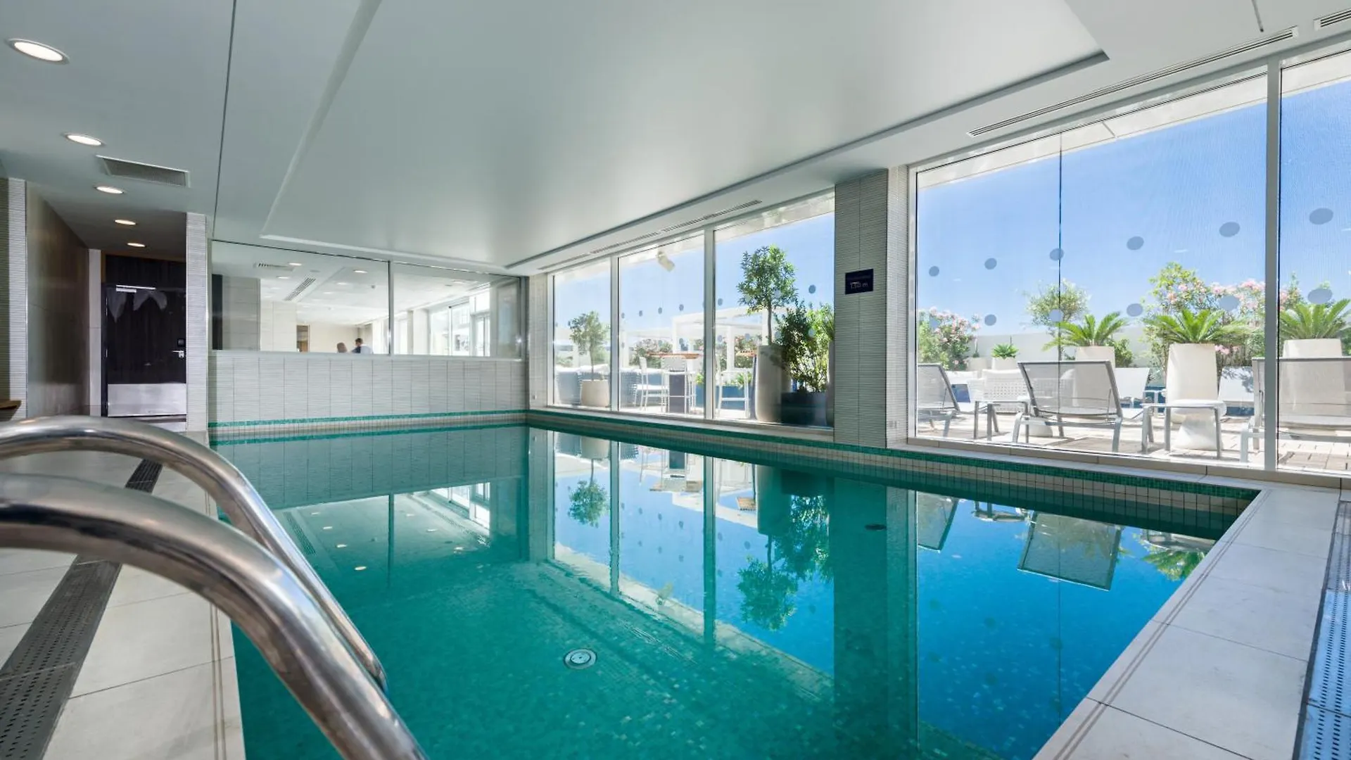Golden Tulip Marseille Euromed Hotel