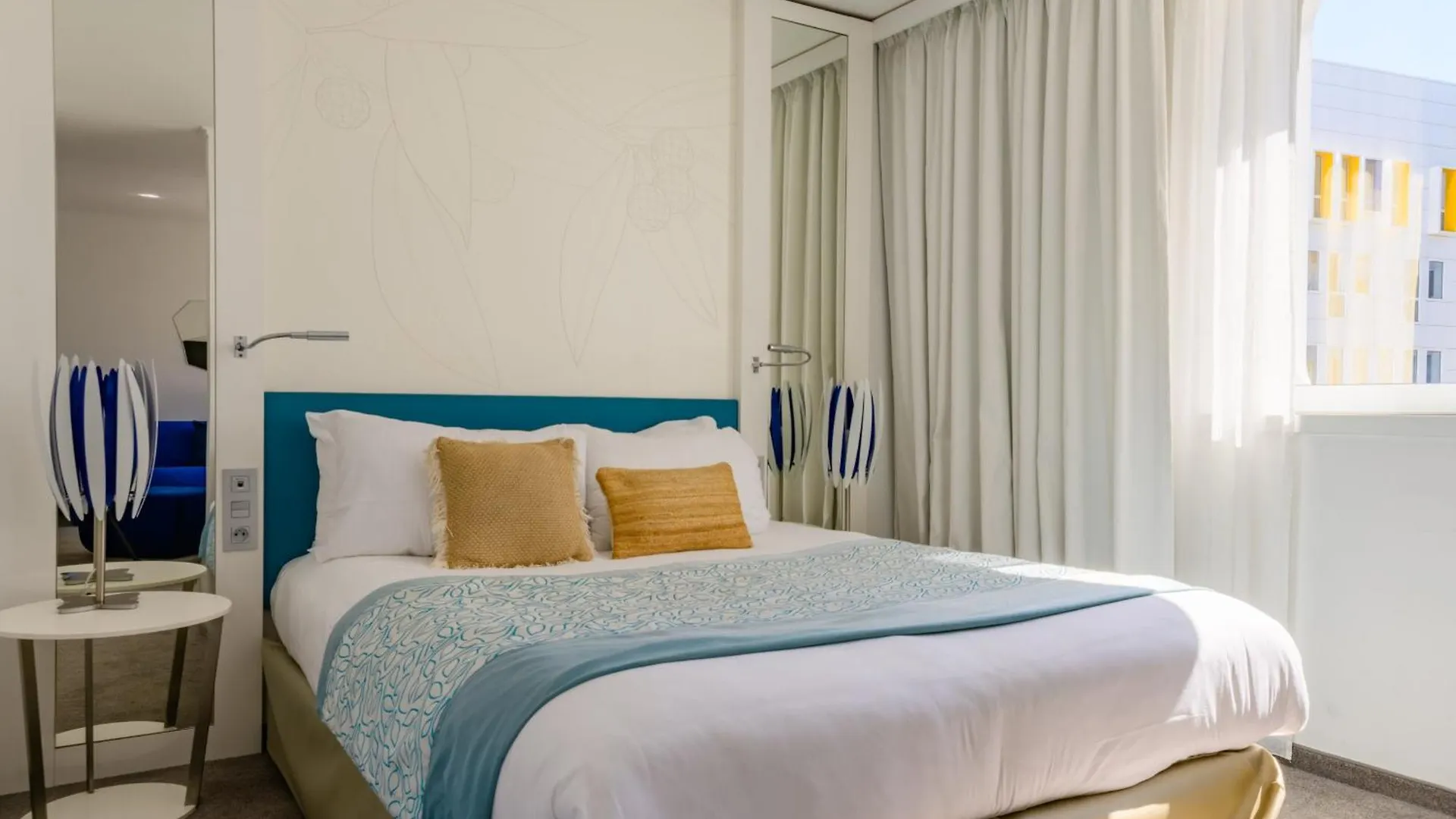Golden Tulip Marseille Euromed Hotel