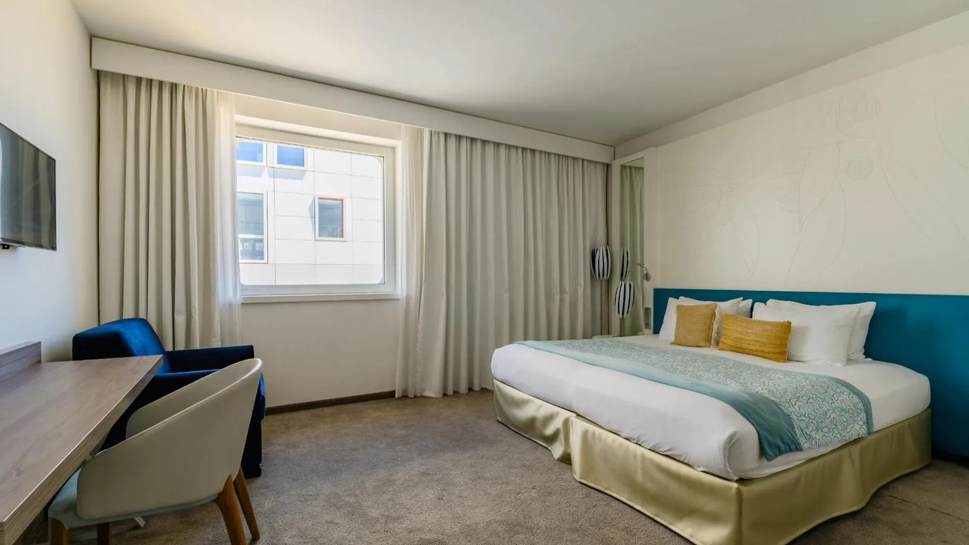 Golden Tulip Marseille Euromed Hotel