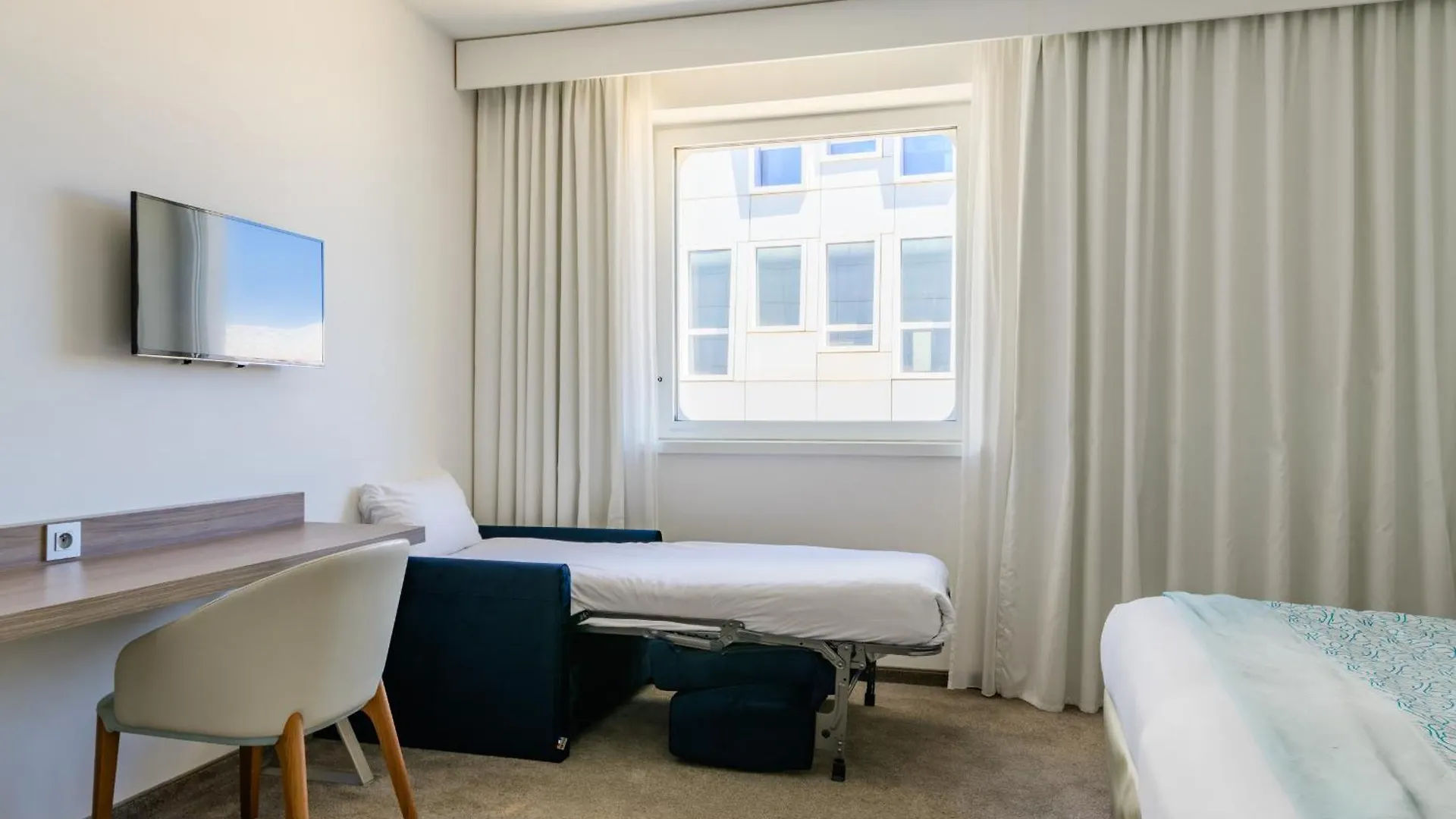 Golden Tulip Marseille Euromed Hotel